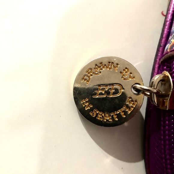 Ed Hardy Makeup Bag - Picture 2 of 2